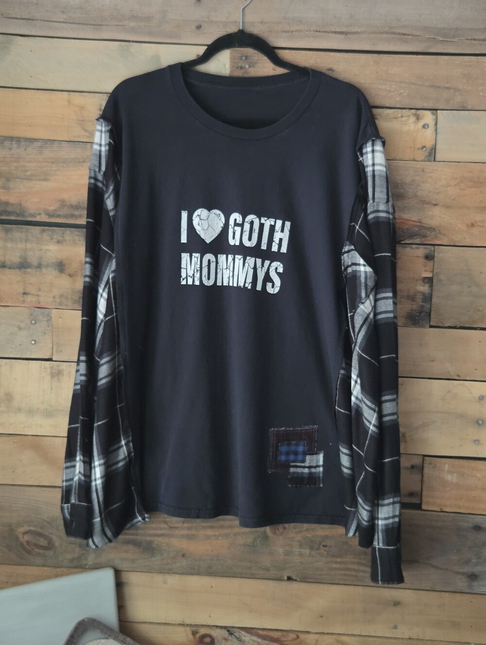 Upcycled Black 'I ♥ Goth Mommys' Graphic Plaid Sleeve Top